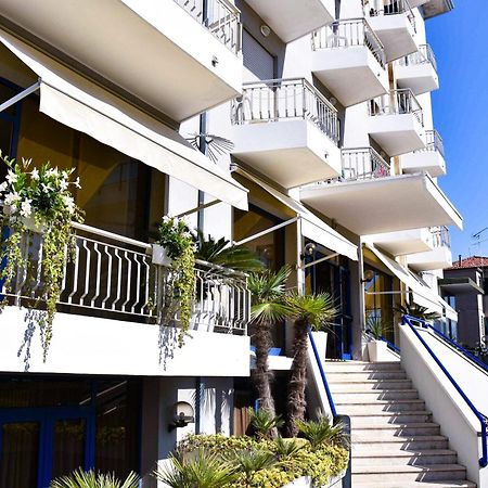 Hotel Umberto ลิโดดิเยโซโล ภายนอก รูปภาพ