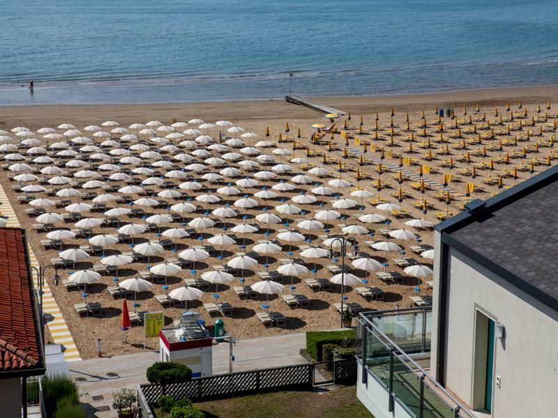 Hotel Umberto ลิโดดิเยโซโล ภายนอก รูปภาพ