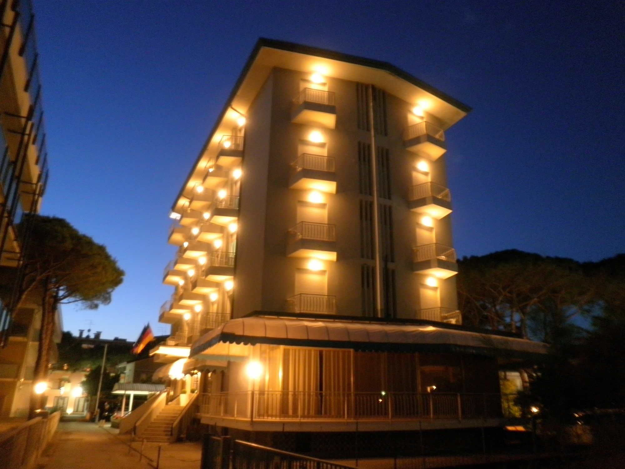 Hotel Umberto ลิโดดิเยโซโล ภายนอก รูปภาพ