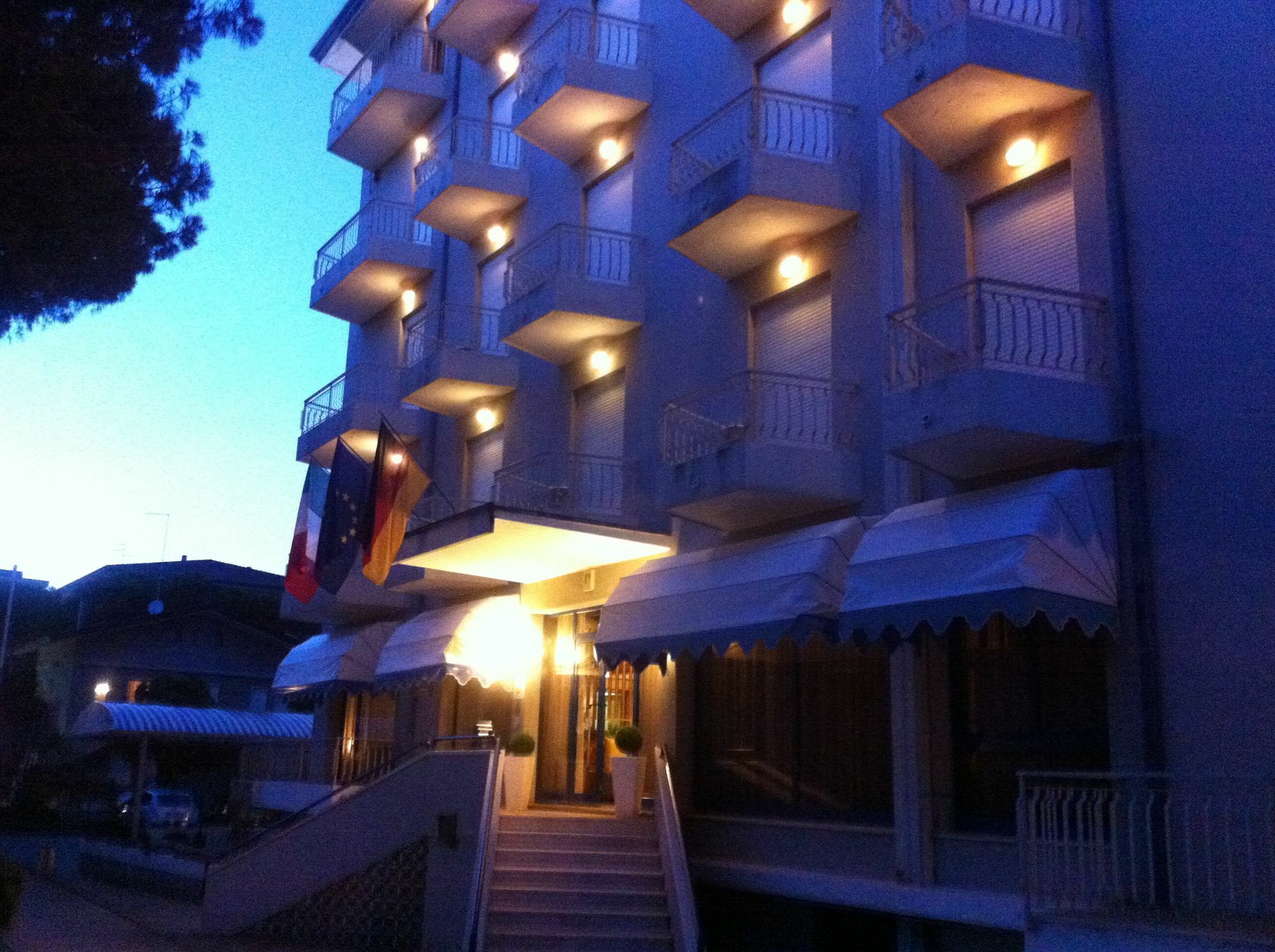 Hotel Umberto ลิโดดิเยโซโล ภายนอก รูปภาพ