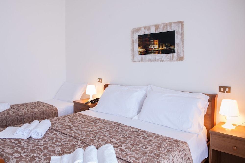 Hotel Umberto ลิโดดิเยโซโล ภายนอก รูปภาพ